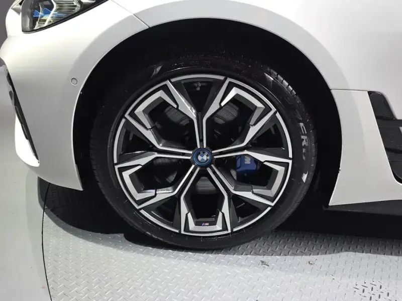 2024 BMW i4 с пробегом 7 309 км