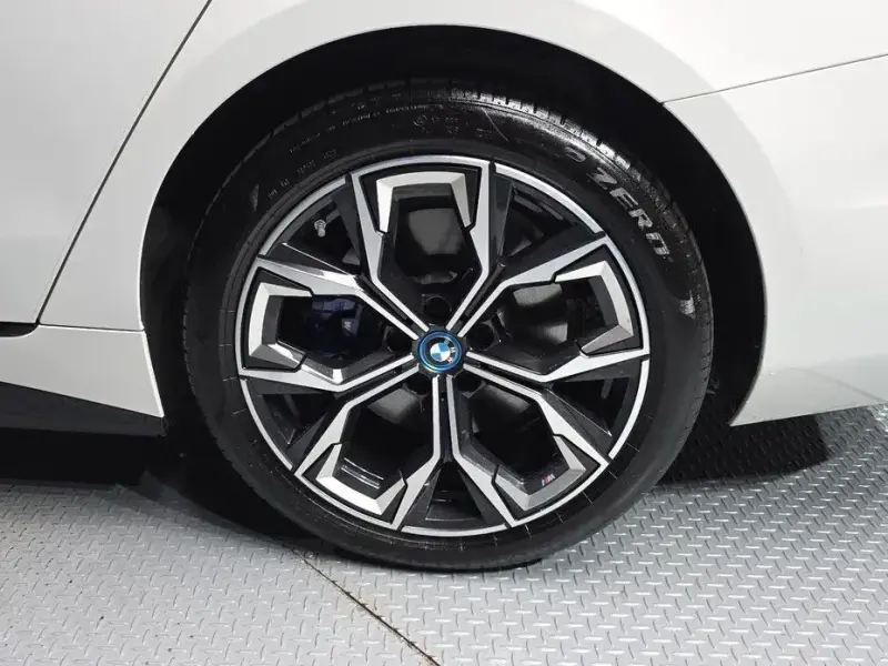 2024 BMW i4 с пробегом 7 309 км