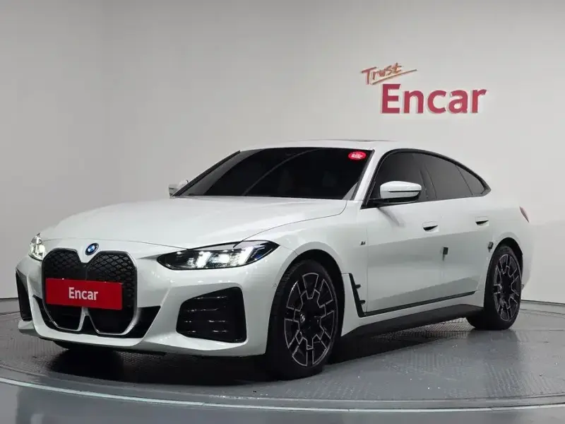 2025 BMW i4 с пробегом 17 548 км