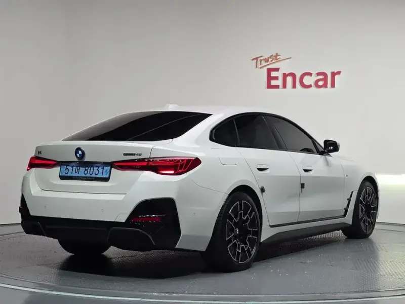 2025 BMW i4 с пробегом 17 548 км