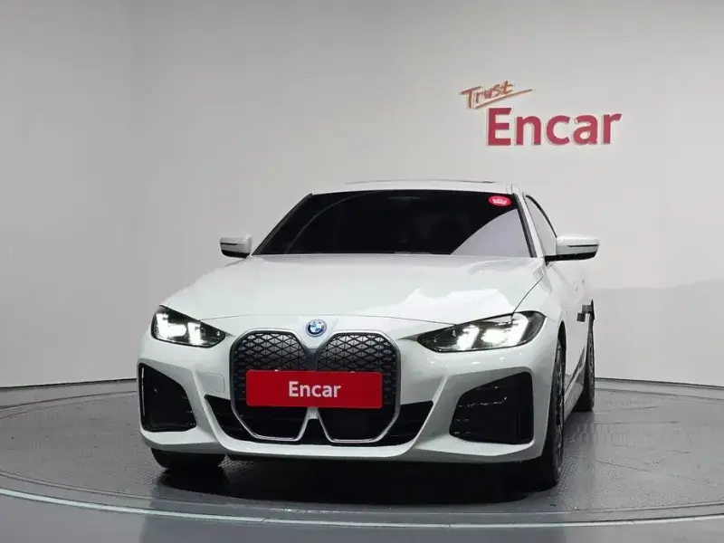 2025 BMW i4 с пробегом 17 548 км