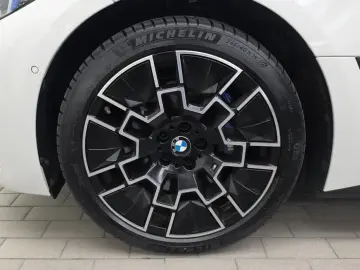 2025 BMW i4 с пробегом 17 548 км