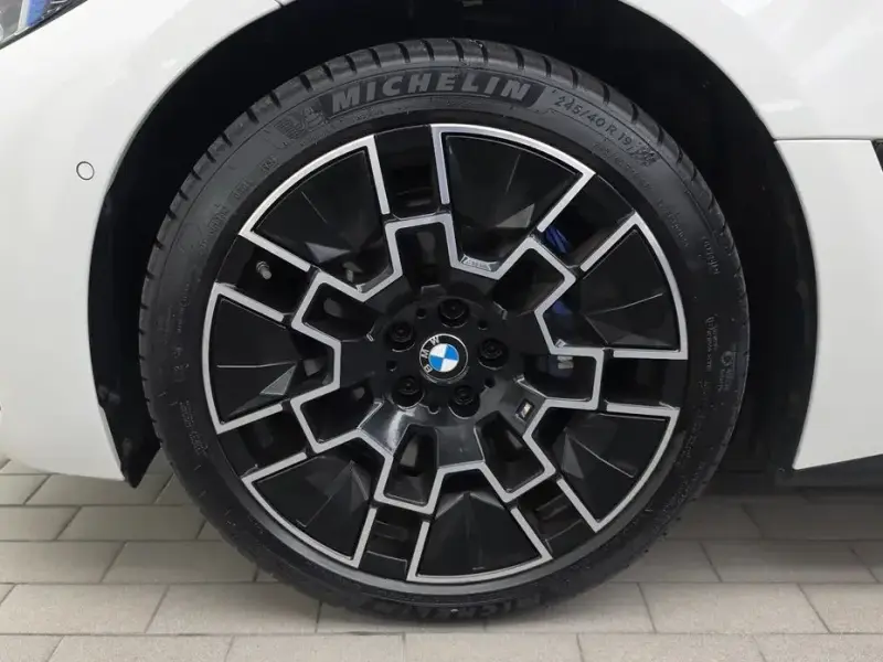 2025 BMW i4 с пробегом 17 548 км