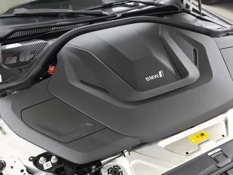 2025 BMW i4 с пробегом 17 548 км