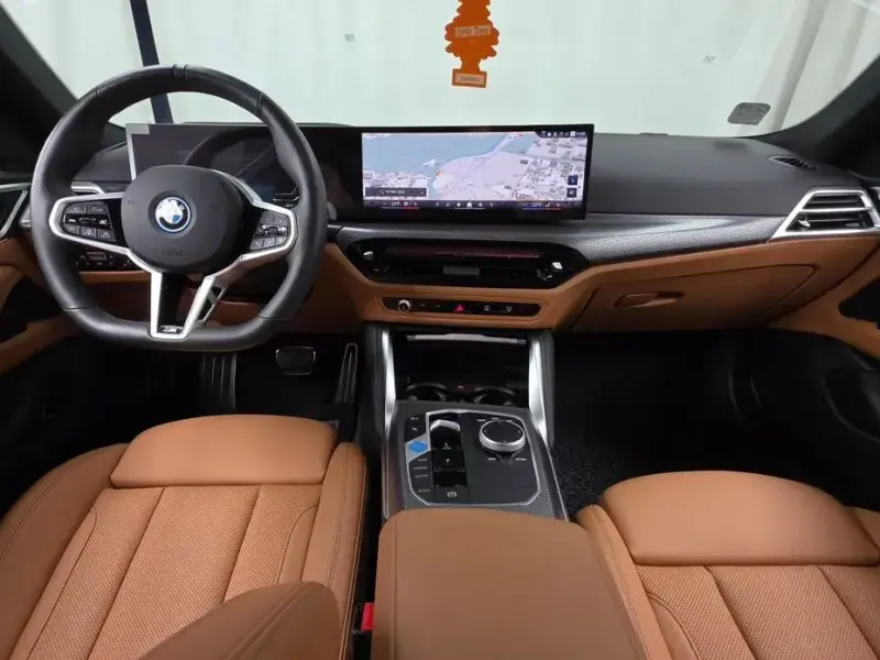 2025 BMW i4 с пробегом 17 548 км