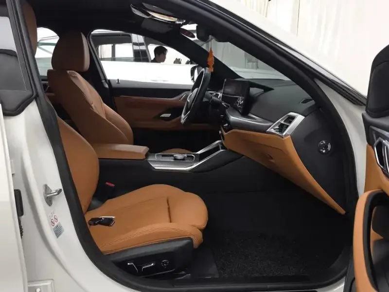 2025 BMW i4 с пробегом 17 548 км