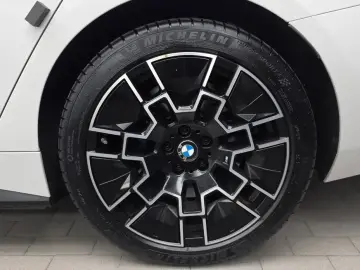 2025 BMW i4 с пробегом 17 548 км