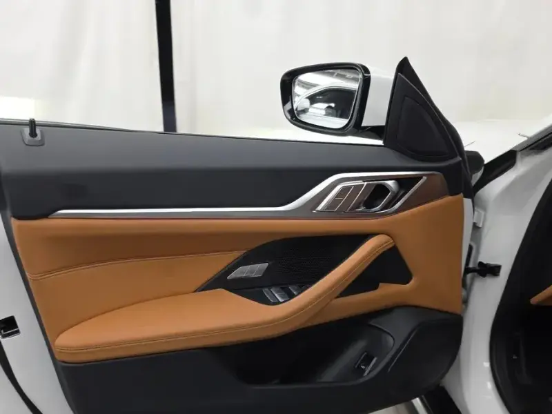 2025 BMW i4 с пробегом 17 548 км
