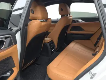 2025 BMW i4 с пробегом 17 548 км