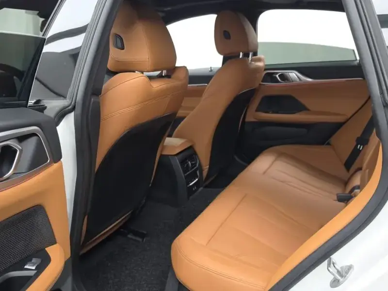2025 BMW i4 с пробегом 17 548 км