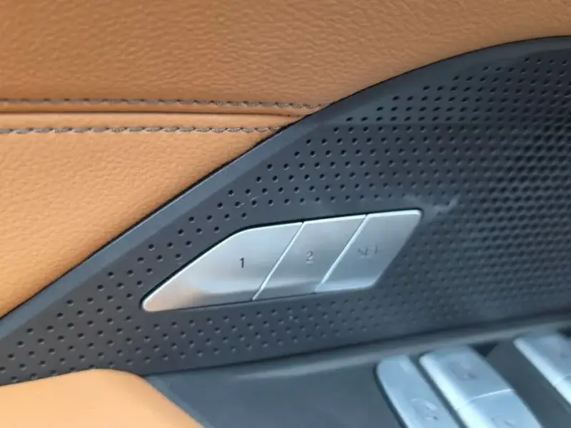 2025 BMW i4 с пробегом 17 548 км