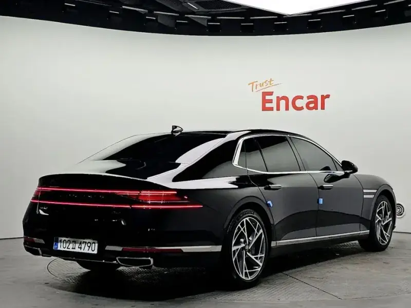 2023 Genesis G90 с пробегом 98 372 км