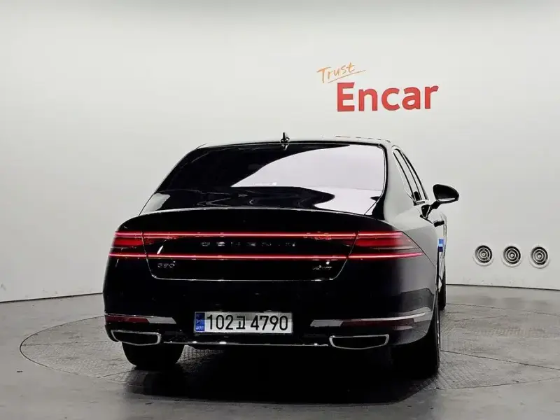 2023 Genesis G90 с пробегом 98 372 км