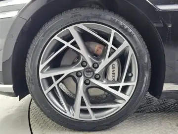 2023 Genesis G90 с пробегом 98 372 км