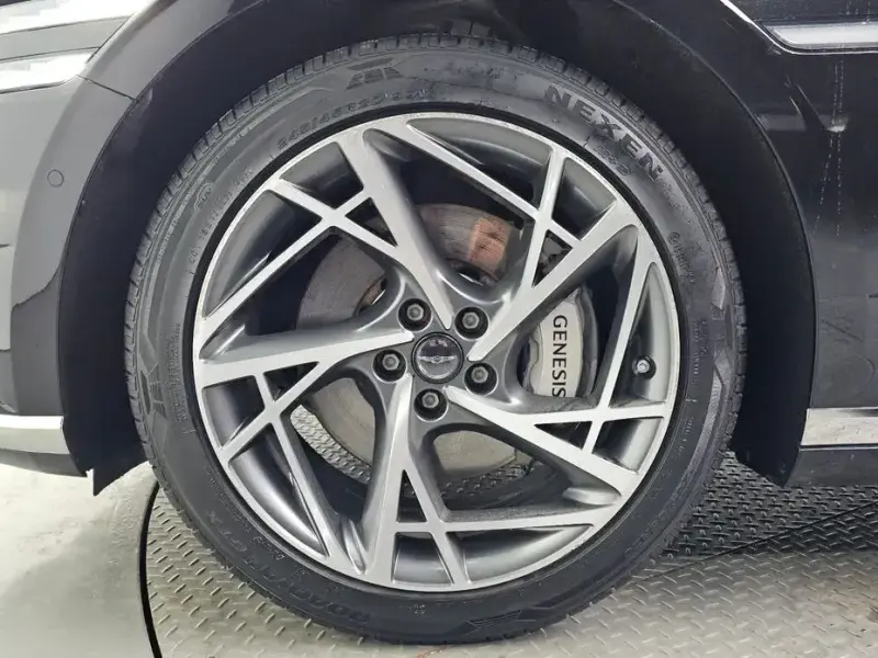 2023 Genesis G90 с пробегом 98 372 км