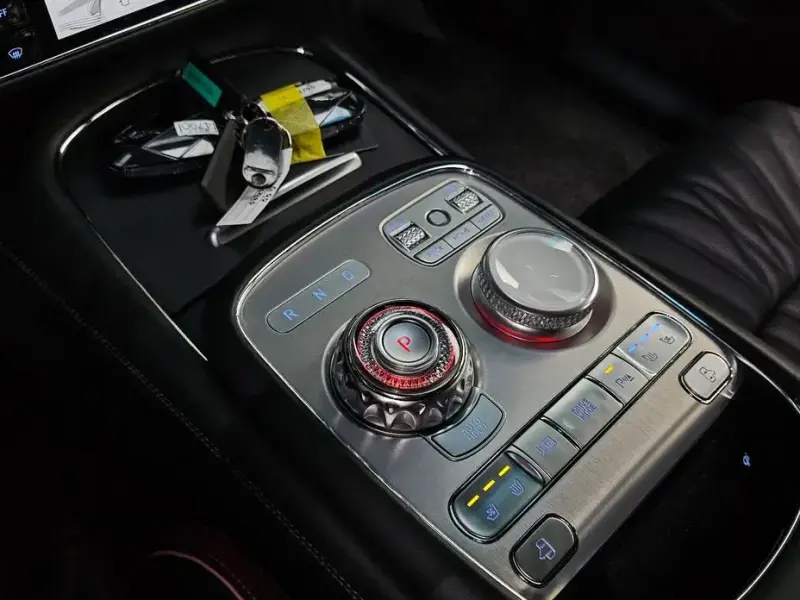 2023 Genesis G90 с пробегом 98 372 км