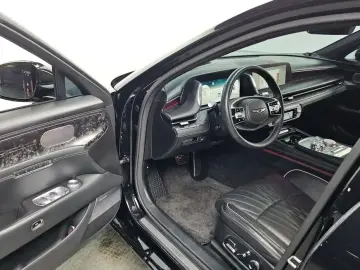 2023 Genesis G90 с пробегом 98 372 км