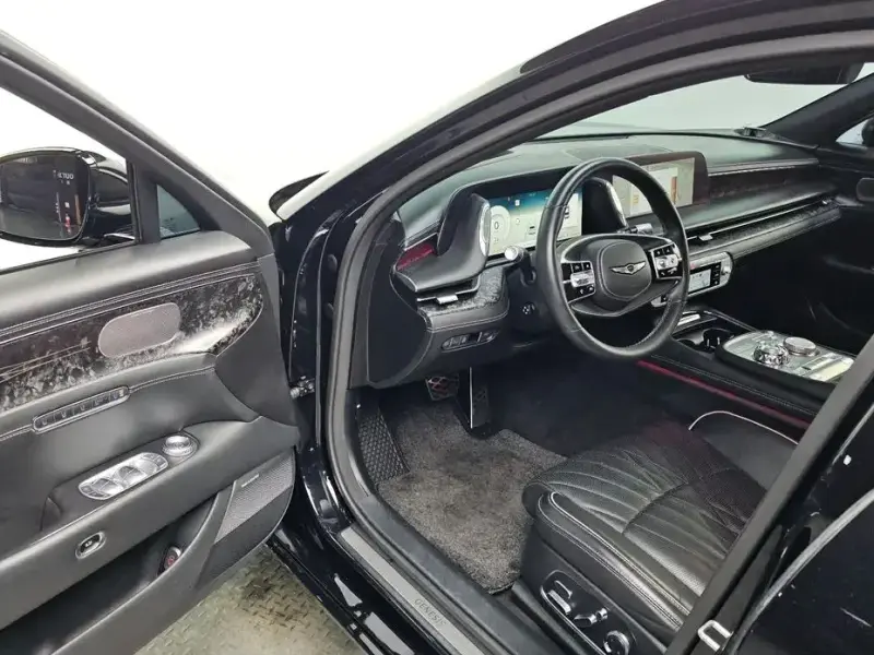2023 Genesis G90 с пробегом 98 372 км