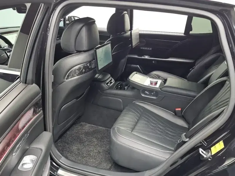 2023 Genesis G90 с пробегом 98 372 км