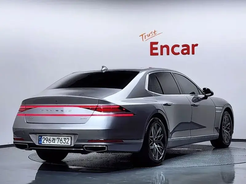 2023 Genesis G90 с пробегом 83 535 км