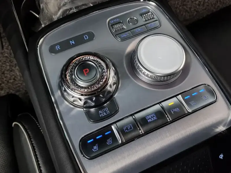 2023 Genesis G90 с пробегом 83 535 км
