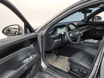 2023 Genesis G90 с пробегом 83 535 км
