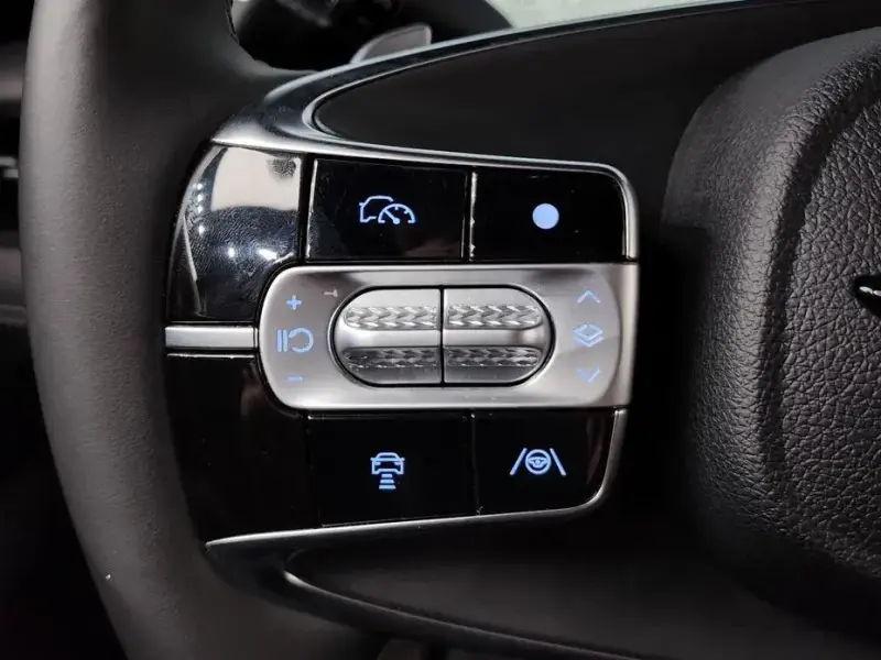 2023 Genesis G90 с пробегом 83 535 км