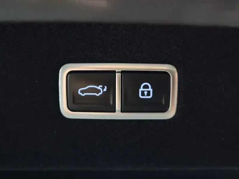 2023 Genesis G90 с пробегом 83 535 км