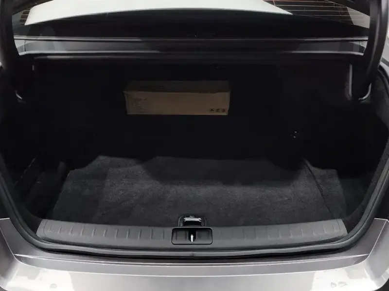 2023 Genesis G90 с пробегом 83 535 км