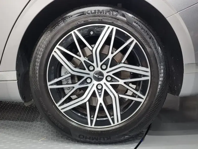 2023 Genesis G90 с пробегом 83 535 км