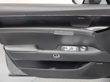 2023 Genesis G90 с пробегом 83 535 км