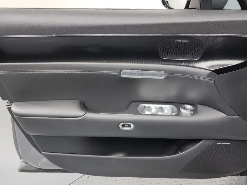 2023 Genesis G90 с пробегом 83 535 км