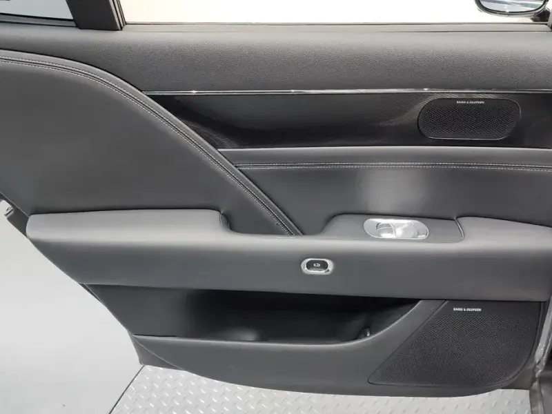 2023 Genesis G90 с пробегом 83 535 км