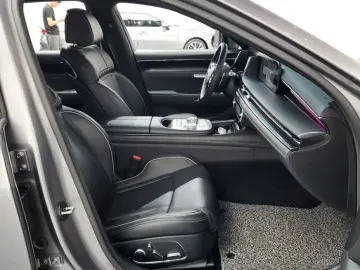 2023 Genesis G90 с пробегом 83 535 км