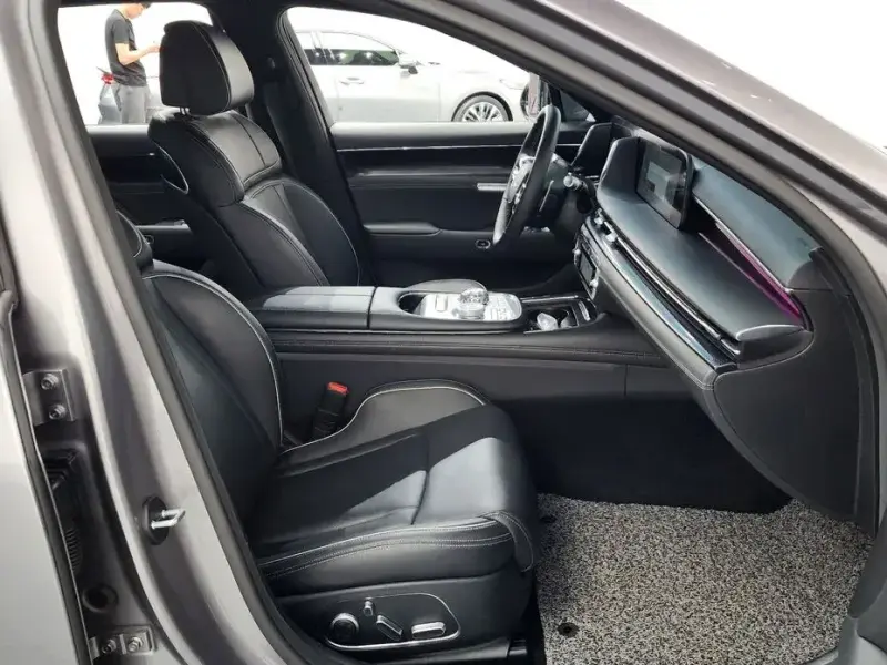 2023 Genesis G90 с пробегом 83 535 км