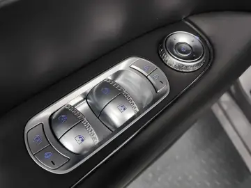 2023 Genesis G90 с пробегом 83 535 км