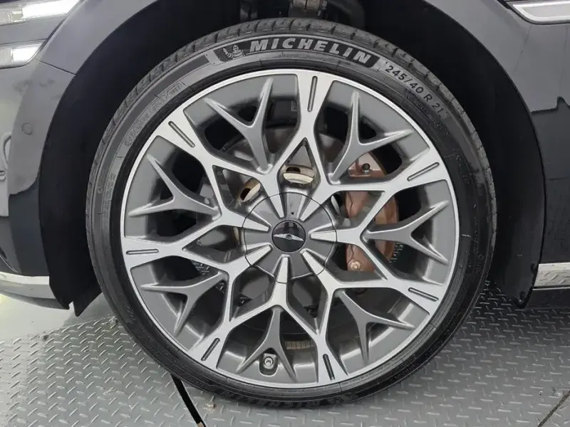 2023 Genesis G90 с пробегом 30 227 км
