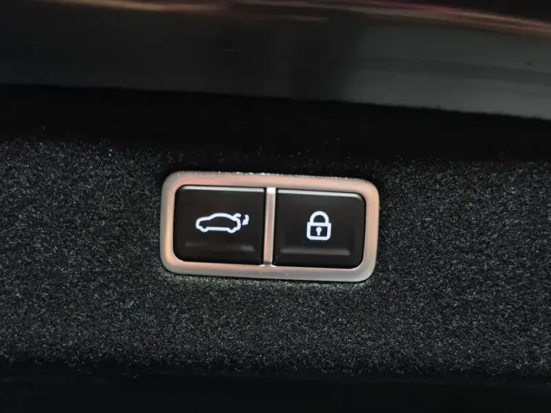 2023 Genesis G90 с пробегом 30 227 км