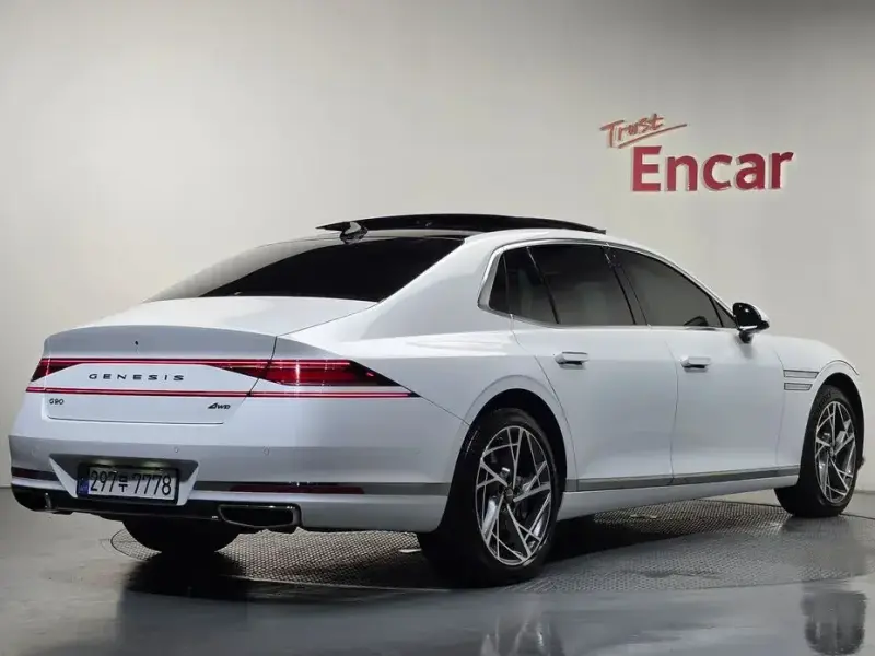 2023 Genesis G90 с пробегом 28 268 км