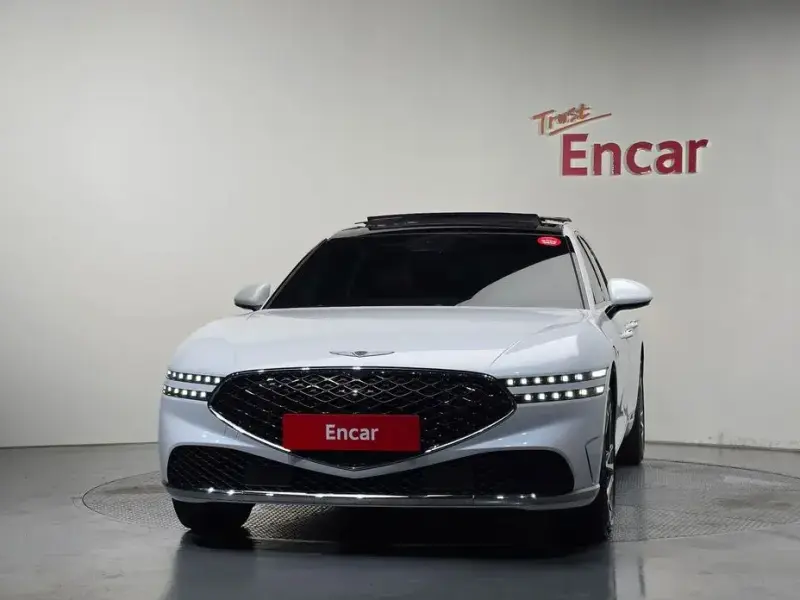 2023 Genesis G90 с пробегом 28 268 км
