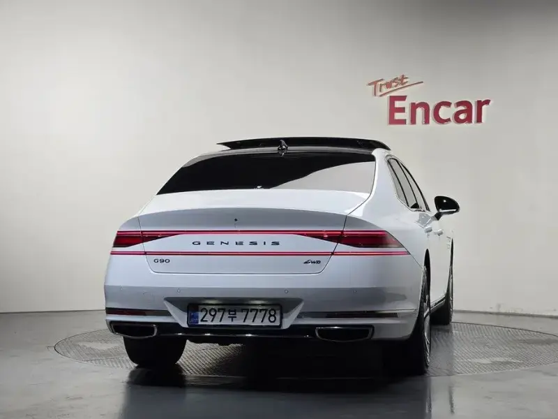 2023 Genesis G90 с пробегом 28 268 км