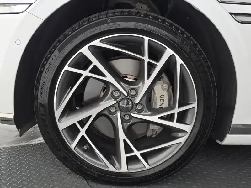 2023 Genesis G90 с пробегом 28 268 км
