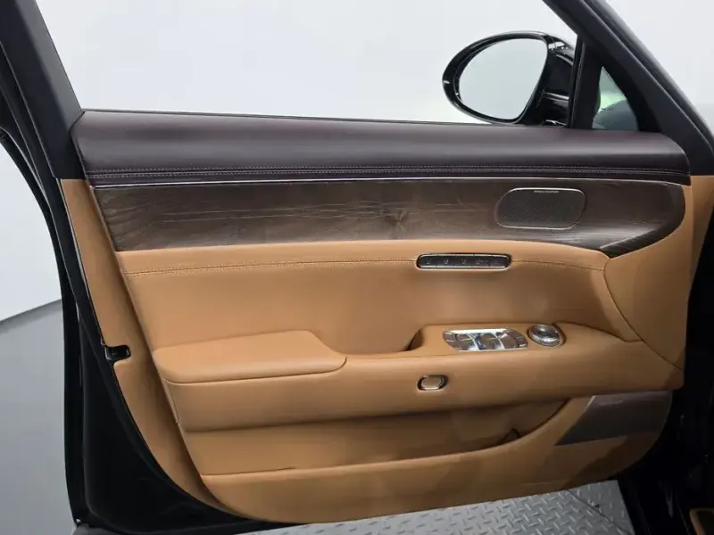 2023 Genesis G90 с пробегом 30 227 км