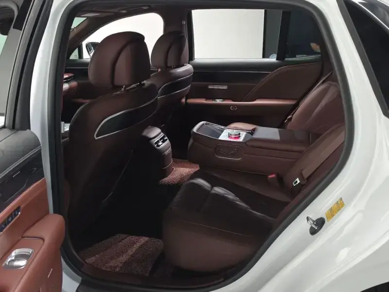 2023 Genesis G90 с пробегом 28 268 км