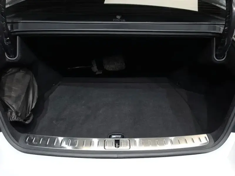 2023 Genesis G90 с пробегом 28 268 км
