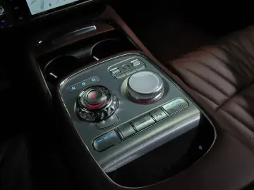 2023 Genesis G90 с пробегом 28 268 км