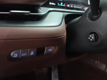 2023 Genesis G90 с пробегом 28 268 км