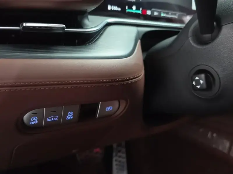 2023 Genesis G90 с пробегом 28 268 км