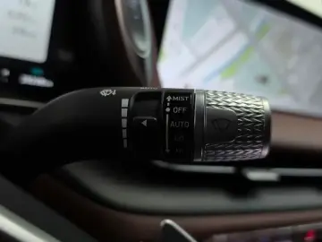 2023 Genesis G90 с пробегом 28 268 км