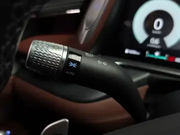 2023 Genesis G90 с пробегом 28 268 км